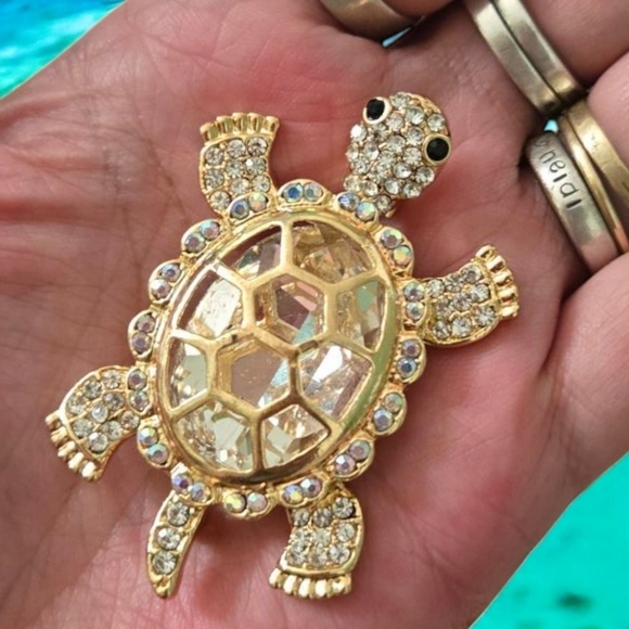 NEW! Rhinestone Turtle Brooch - Picture 2 of 3